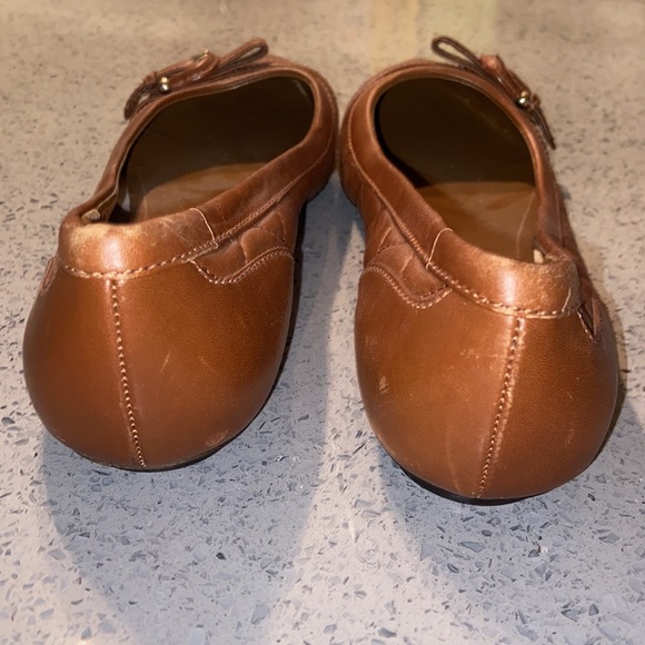 Burberry Flats luxury shows gently used pictures including of shoes and bottom. - Picture 3 of 5